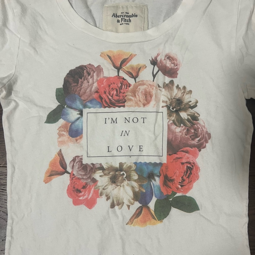 EUC Abercrombie & Fitch Women’s Floral Graphic T-Shirt in Floral/White - Picture 4 of 5